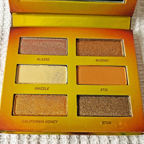 URBAN DECAY BEE EYE SHADOW MIRROR CASE LIMITED EDITION WITH MAGNET CLOSURE AND - Picture 3 of 3